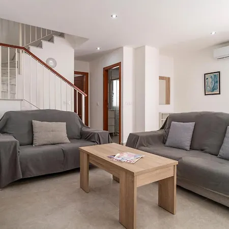 Lovely In קוניל דה לה פרונטרה