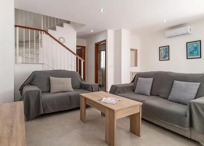 Lovely In 科尼尔-德拉弗龙特拉